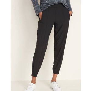 5/$25! Old navy Black joggers
